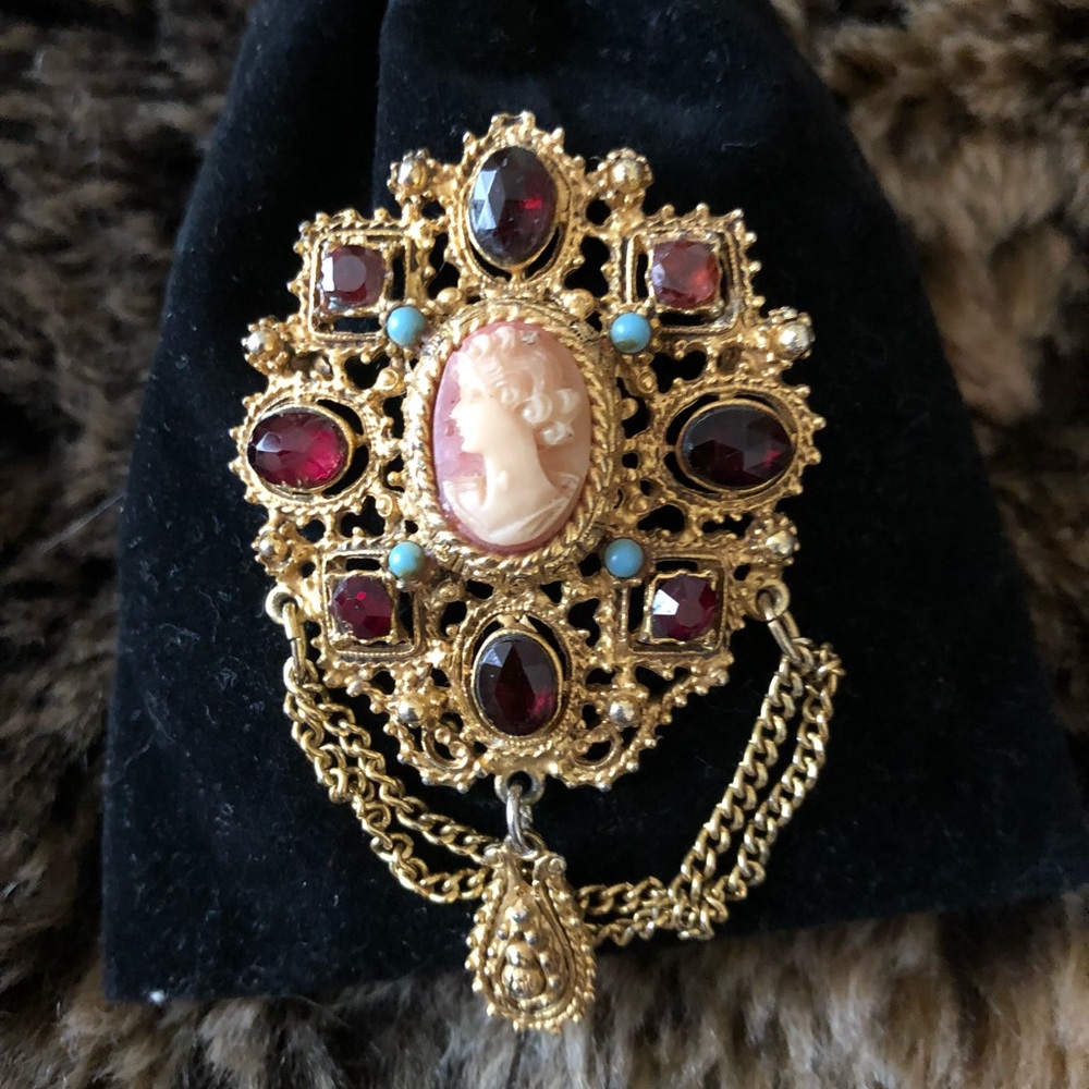 Exquisite Cameo pin Antique